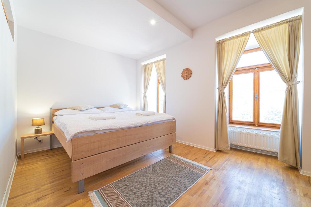 Bed & Breakfast Hugo Plesivec ภายนอก รูปภาพ