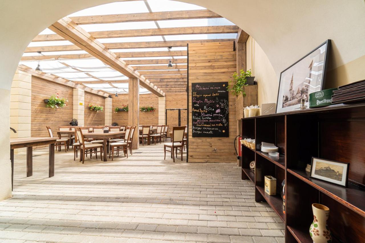 Bed & Breakfast Hugo Plesivec ภายนอก รูปภาพ