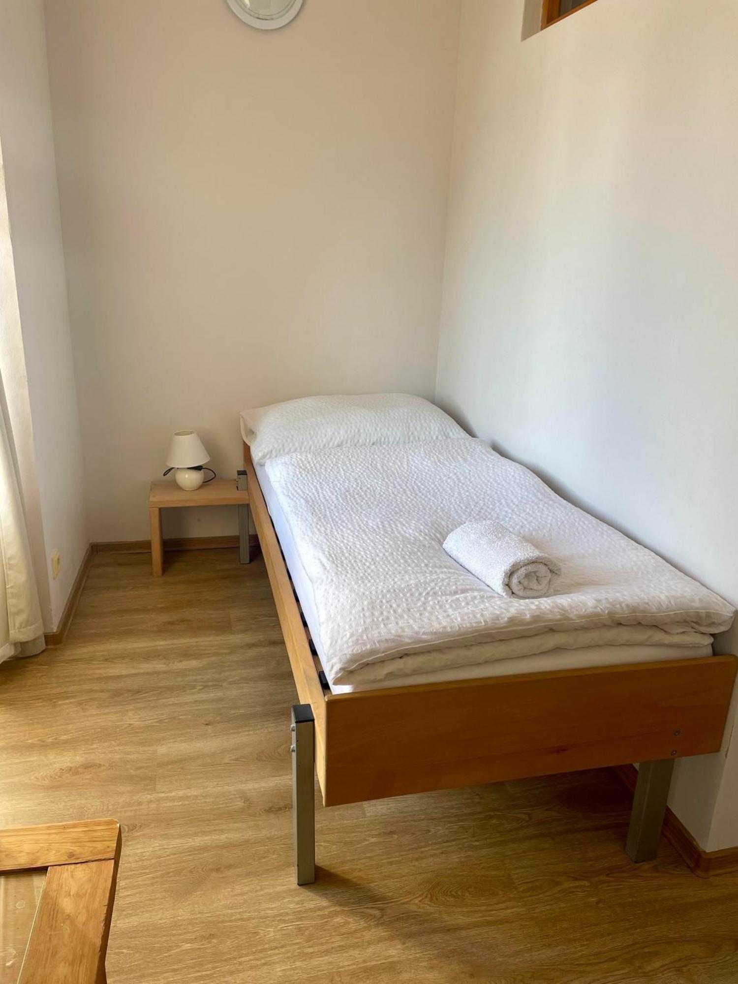 Bed & Breakfast Hugo Plesivec ภายนอก รูปภาพ