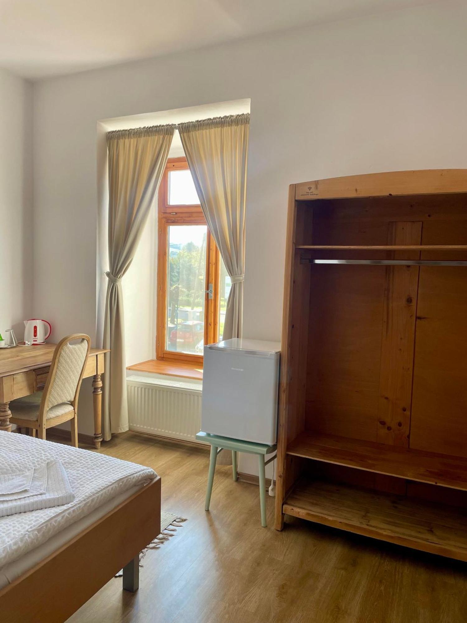 Bed & Breakfast Hugo Plesivec ภายนอก รูปภาพ