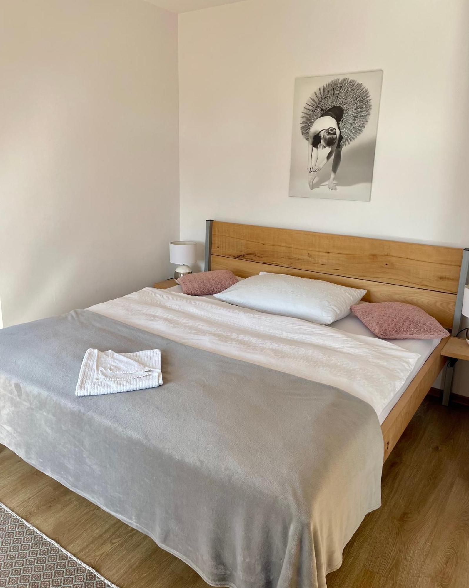 Bed & Breakfast Hugo Plesivec ภายนอก รูปภาพ